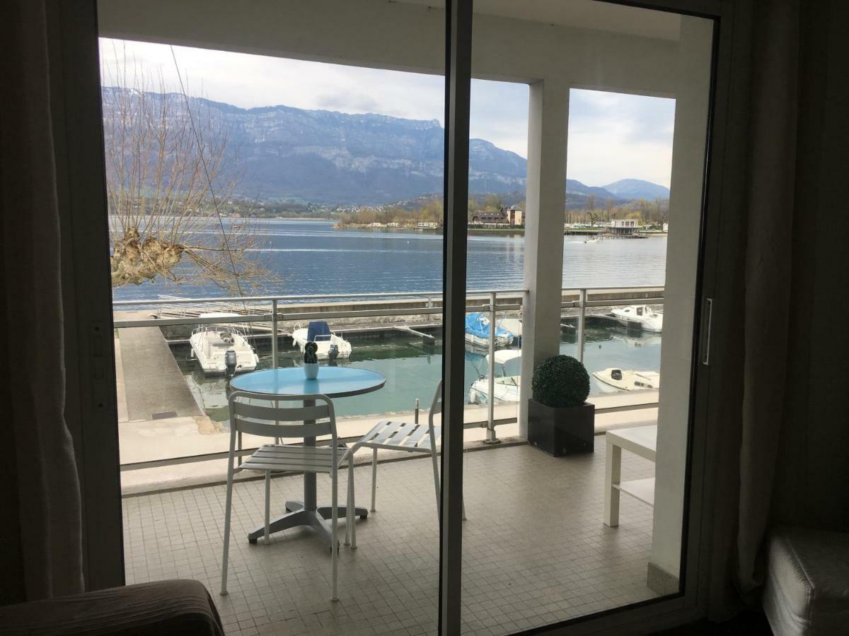 Pieds Dans L'Eau Au Lac Du Bourget Ле-Бурже-дю-Лак Экстерьер фото